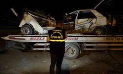 Üç otomobil çarpıştı: İkiye bölünen otomobilin sürücüsü hayatını kaybetti