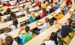Üniversite öğrencilerine burs müjdesi! Başvurular başladı, son tarih belli oldu