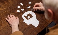 Unutkanlık sandığınız belirti Alzheimer’ın habercisi olabilir: Alzheimer riskini artıran 8 faktöre dikkat!