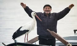 Yıllardır süren dostluğun hikayesi! Yaren Leylek ve Adem Amca'nın hikayesi İzmir'e geliyor