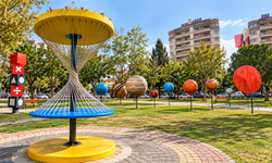 Yaz bitti diye çocukları eve kapatmayın! İzmir’de oyun oynarken matematik öğrenilen parkın girişi de ücretsiz