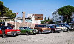 1950’li yıllardan bugüne: Klasik otomobiller Bergama’da buluştu