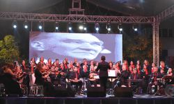 İzmir'de Cumhuriyet'in sesi yükseldi! 103. yıla özel konser coşkusu