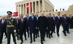 Devlet erkanı Anıtkabir’i ziyaret etti! Cumhurbaşkanı Erdoğan Anıtkabir Özel Defteri’ne neler yazdı?