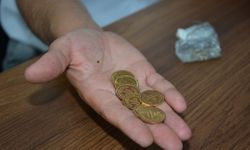 Aracının yanında fark edip polise teslim etti: Poşetten yaklaşık 400 bin liralık altın çıktı