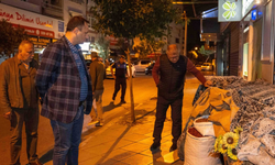 Başkan Eşki gece denetimine çıktı! Bornova'da kaldırım işgallerine müdahale