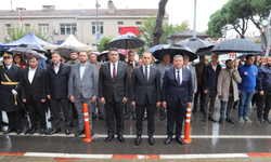Bayındır’da 29 Ekim heyecanı! Atatürk Anıtı’na çelenk bırakıldı