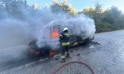 Bodrum’da okul servisi alev alev yandı! 3 öğrenci son anda tahliye edildi