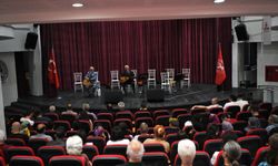 Bonova'da usta aşıklar ve genç çıraklar aynı sahnede