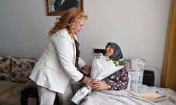 Bornova'nın asırlık çınarları unutulmadı: Evlerinde ziyaret edildiler