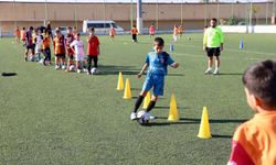 Buca Belediyesi çocukları ücretsiz futbol eğitimleriyle buluşturuyor