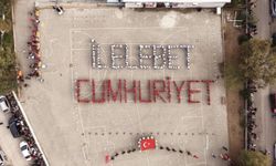 İzmir'de öğrencilerden Cumhuriyet'in 103'üncü yılına özel gösteri