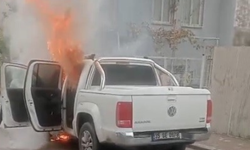 İzmir’de araçta yangın paniği! Patlama anı saniye saniye kaydedildi