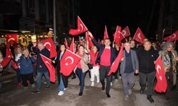 Çandarlı’dan Dikili’ye Cumhuriyet yürüyüşü! Binlerce vatandaş bayraklarla sokaklara çıktı