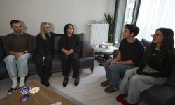 6 yıl geçti, acısı dinmedi! AK Partili Çankırı'dan depremde 15 yaşındaki ikizlerini kaybeden anneye ziyaret