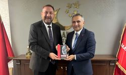 CHP İzmir İl Başkanı Gümrükçü’den kutuplaşmaya karşı ortak akıl mesajı! Partileri ziyaret etti