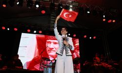 Derya Bedavacı Foça’da sahne aldı! Başkan Fıçı’dan vatandaşlara teşekkür