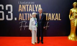 Yeşilçam’ın efsane ismi yıllara meydan okuyor! Ediz Hun’un son görüntülerine yorum yağdı!