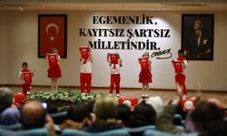 Efes Selçuk’ta çocuklardan Başkan Sengel’e 29 Ekim sürprizi