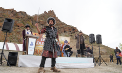 Erzurum’da ilk Dedem Korkut Şenliği düzenlendi: Avnik Kalesi’nde tarihî buluşma