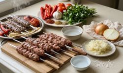 Evde yumuşacık şiş köfte yapmak bu tarifle artık çok kolay! Dağılmaması için bu detaya dikkat!