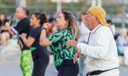 Genç İzmir yeni döneme şenlikle başladı! Zumba, konser ve ödüllü yarışma bir arada: İşte etkinlik takvimi