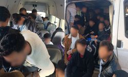 İzmir-Çeşme otoyolunda şüpheli araç durduruldu: 34 göçmen yakalandı