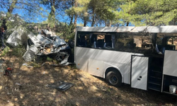 İzmir’den Aydın’a giden tur otobüsü kaza yaptı! Ölü ve yaralılar var