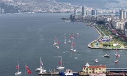 İzmir Körfezi’nde renkli görüntüler: Cumhuriyet için yelkenler açıldı