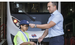 Her metro yolculuğunda sürücülere el sallıyordu! Küçük Emirhan’ın hayali gerçek oldu