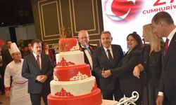 İzmir protokolü Cumhuriyet Bayramı eesepsiyonunda buluştu! Vali Elban’dan 103’üncü yıl mesajı