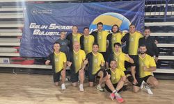 Tüm maçları set vermeden kazandılar! İzmir’de voleybolun şampiyonu belli oldu: İzmir Valiliği