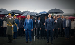 İzmir'de cumhuriyet coşkusu! İlk tören Cumhuriyet Meydanı'nda