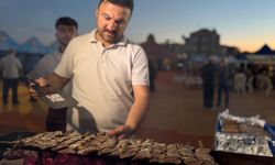 İzmir'de Erzurum rüzgarı! Cağ kebabı ve kadayıf dolması büyük ilgi gördü