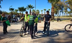 İzmir’de gençler Cumhuriyet Bayramı için pedal çevirdi
