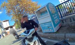 İzmir’de tehlikeli sürüş kamerada! Kuryeye çarpıp kaçtı