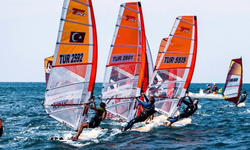 İzmir’de yelken heyecanı! 110 sporcu mücadele etti, şampiyonlar belli oldu