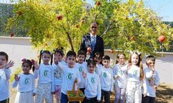 İzmir’de Yeşilay köşesi kuruldu! Minikler sebze ve meyve yetiştirerek öğrendi