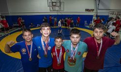 İzmir'deki güreş merkezinde 3 Türkiye Şampiyonu birden çıktı! Minik güreşçilerin hedefi Avrupa
