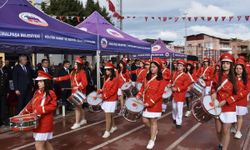 İzmir’in iki ilçesinde Cumhuriyet Bayramı coşkusu