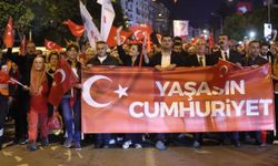 Karabağlar'da Cumhuriyet coşkusu meydanlara taştı!