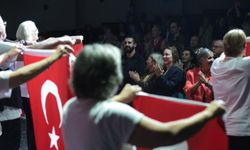Konak’ın çınarları Cumhuriyet sevgisini sahneye taşıdı