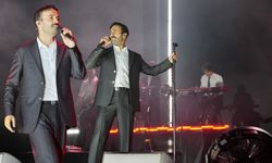 Mert Demir konserinde festival coşkusu yaşandı: Binlerce kişi şarkıları hep birlikte söyledi