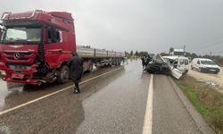 İzmir'de feci kaza! TIR ile kamyonet çarpıştı, 1 ölü 1 yaralı