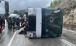 Yolcu otobüsü devrildi! Çok sayıda yaralı ve ölü var