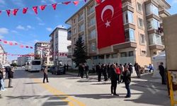 Ankara'dan acı haber! Şehit polis Ahmet Türkoğlu’nun evine Türk bayrağı asıldı