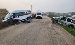 Son Dakika: İşçileri taşıyan minibüs kaza yaptı! Çok sayıda yaralı var