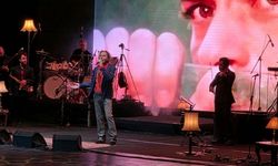 Soner Arıca sahnede ağlamamak için kendini zor tuttu