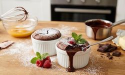 Sadece 7-8 dakikada hazır! Dışı pişmiş, içi akışkan çikolatalı sufle yapımı artık çok kolay: İşte tam kıvamında tarif