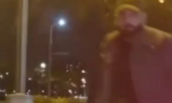 Arabadaki bebek magandaların umurlarında olmadı! İzmir'de trafikte korku dolu anlar